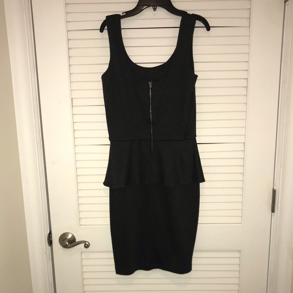 Dress - Picture 6 of 6